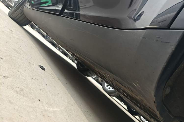 Used Tesla Model Y 2023 Long-Range All-Wheel-Drive Version Left Side Sill