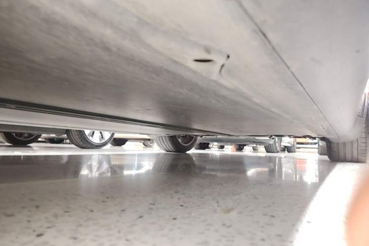Used Tesla Model Y 2023 Long-Range All-Wheel-Drive Version Left Side Sill