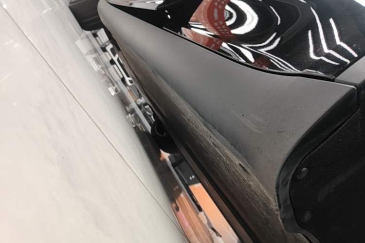 Used Tesla Model Y 2023 Long-Range All-Wheel-Drive Version Left Side Sill