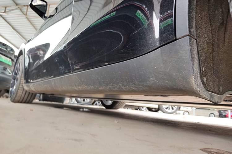 Used Tesla Model Y 2023 High-Performance All-Wheel-Drive Version Left Side Sill