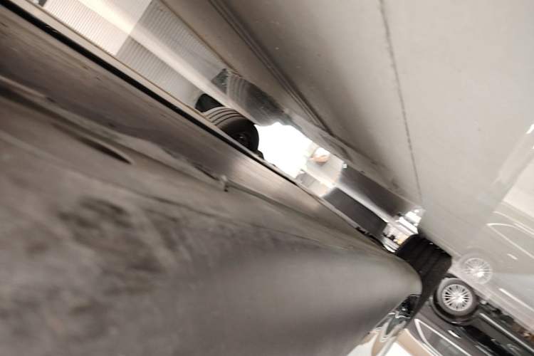 Used Tesla Model Y 2023 Rear-Wheel-Drive Version Left Side Sill