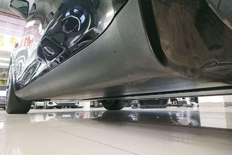 Used Tesla Model Y 2023 Rear-Wheel-Drive Version Left Side Sill