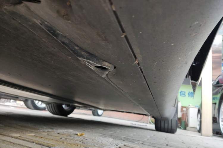 Used Tesla Model Y 2023 Rear-Wheel-Drive Version Left Side Sill
