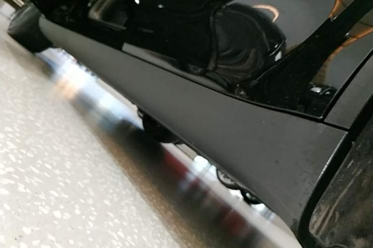 Used Tesla Model Y 2023 Long-Range All-Wheel-Drive Version Left Side Sill