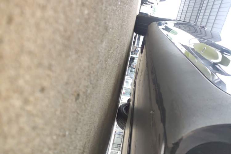 Used Tesla Model Y 2023 Long-Range All-Wheel-Drive Version Left Side Sill