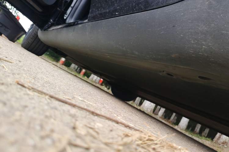 Used Tesla Model Y 2023 Long-Range All-Wheel-Drive Version Left Side Sill