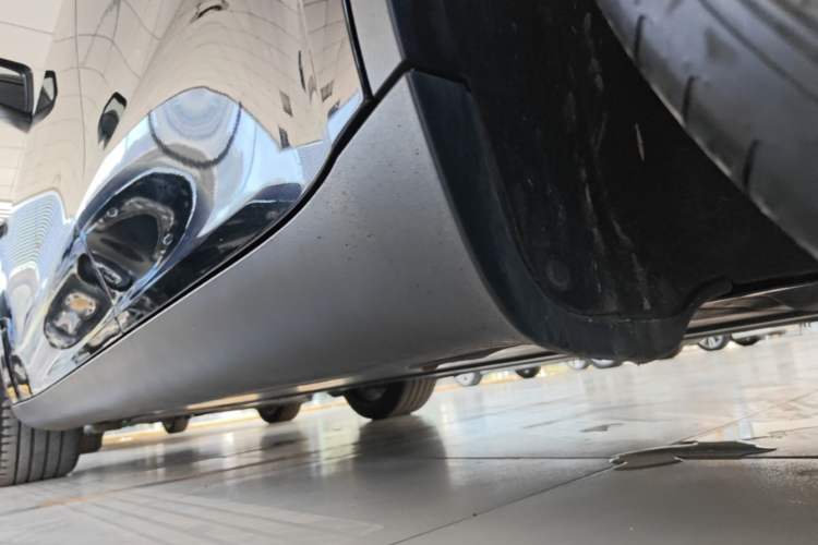 Used Tesla Model Y 2023 Rear-Wheel-Drive Version Left Side Sill