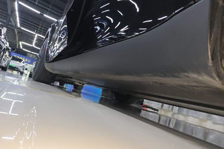 Used Tesla Model Y 2023 Rear-Wheel-Drive Version Left Side Sill