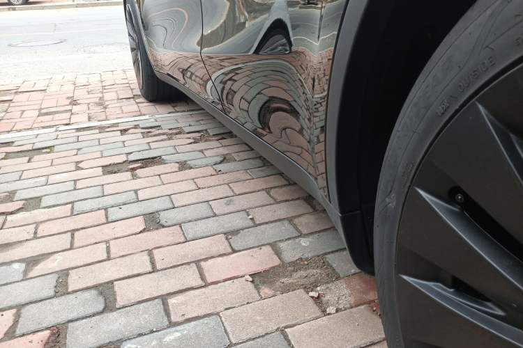 Used Tesla Model Y 2023 Rear-Wheel-Drive Version Left Side Sill