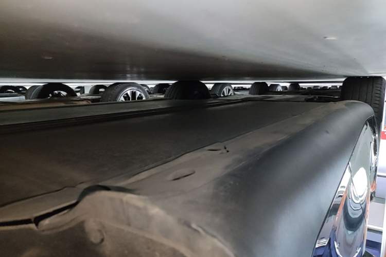 Used Tesla Model Y 2023 Long-Range All-Wheel-Drive Version Left Side Sill