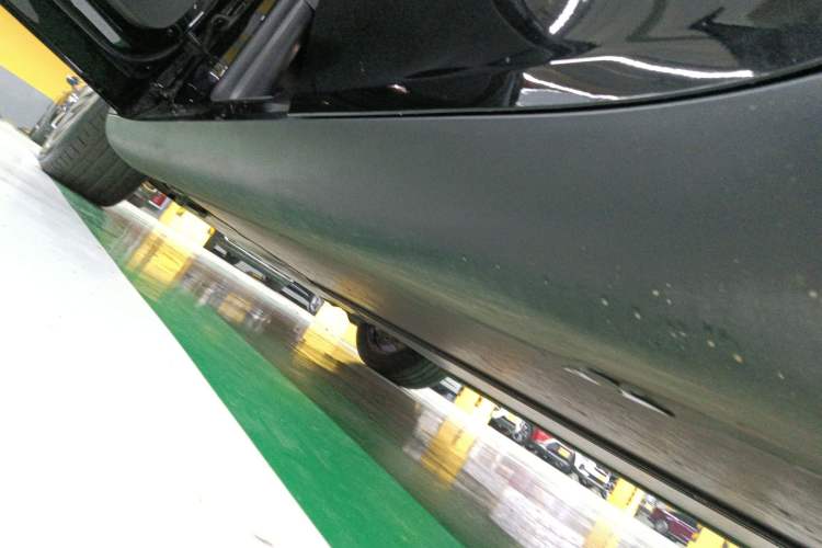 Used Tesla Model Y 2023 Long-Range All-Wheel-Drive Version Left Side Sill