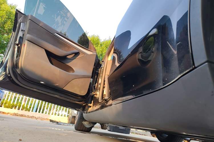 Used Tesla Model Y 2023 Rear-Wheel-Drive Version Left Side Sill