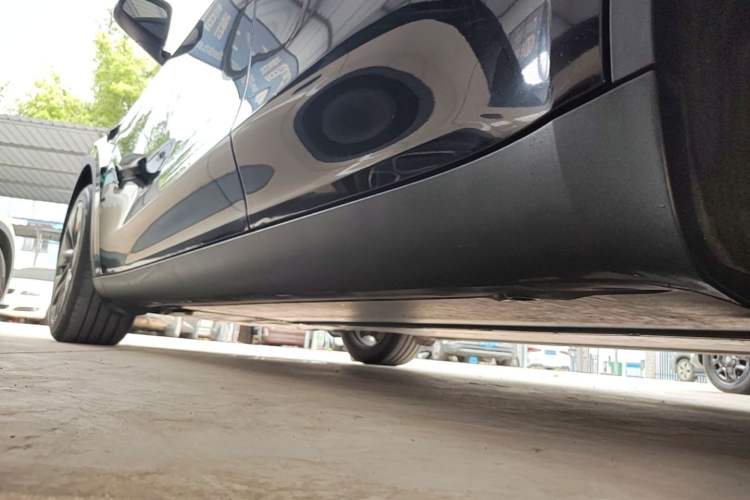 Used Tesla Model Y 2023 Rear-Wheel-Drive Version Left Side Sill