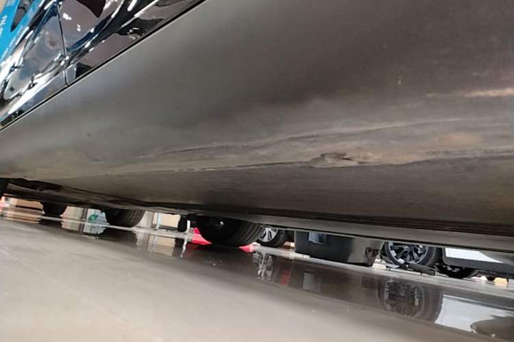 Used Tesla Model Y 2023 Long-Range All-Wheel-Drive Version Left Side Sill