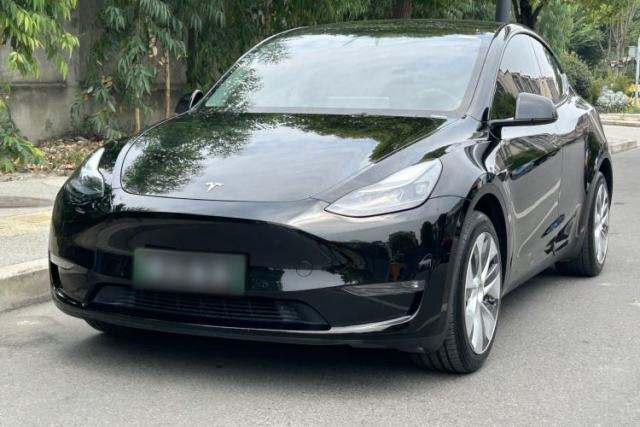 Used Tesla Model Y 2023 Long-Range All-Wheel-Drive Version