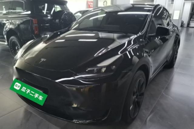 Ojetý Tesla Model Y 2023 Rear-Wheel-Drive Version