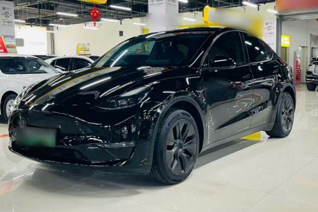 Used Tesla Model Y 2023 Long-Range All-Wheel-Drive Version