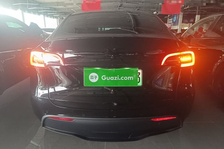 Tesla Model Y 2023 — 5