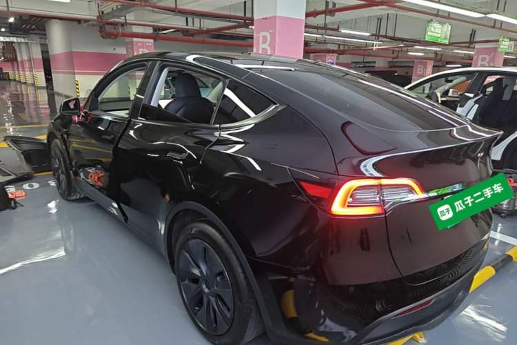 Used Tesla Model Y 2023 Rear-Wheel-Drive Version Rear Left 45 Deg