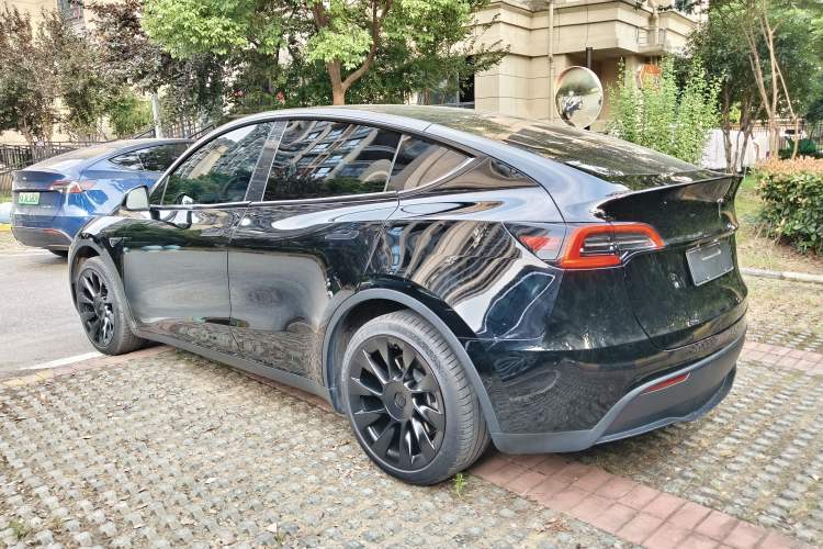 Used Tesla Model Y 2023 Long-Range All-Wheel-Drive Version Rear Left 45 Deg