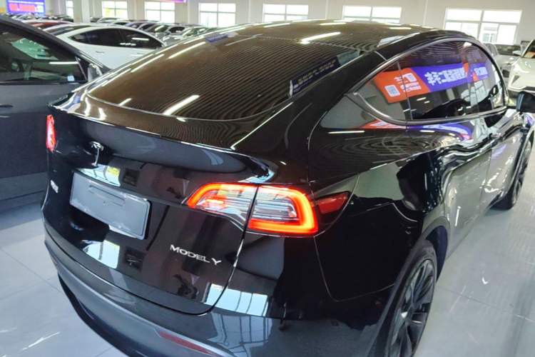 Used Tesla Model Y 2023 Rear-Wheel-Drive Version Rear Right 45 Deg