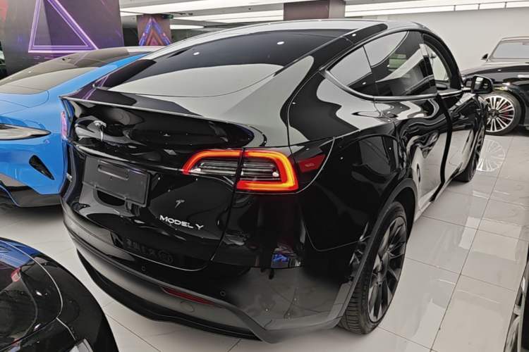 Used Tesla Model Y 2023 Rear-Wheel-Drive Version Rear Right 45 Deg