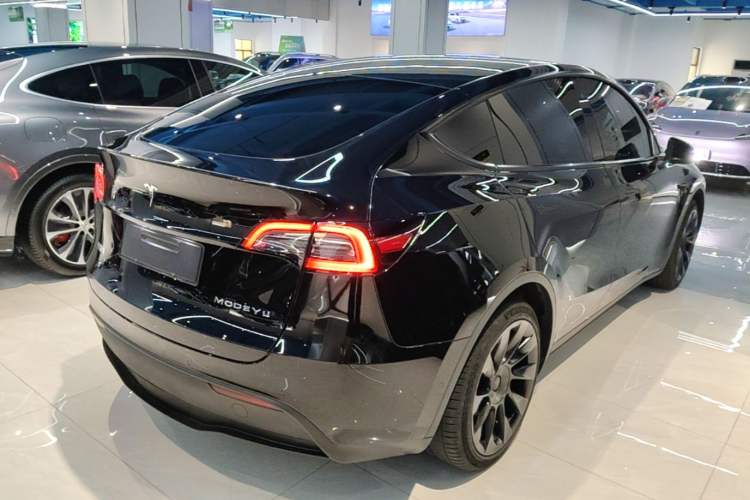Used Tesla Model Y 2023 Rear-Wheel-Drive Version Rear Right 45 Deg