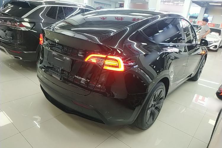 Used Tesla Model Y 2023 Rear-Wheel-Drive Version Rear Right 45 Deg