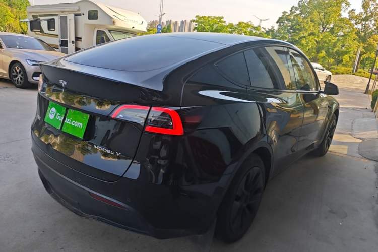 Used Tesla Model Y 2023 Rear-Wheel-Drive Version Rear Right 45 Deg