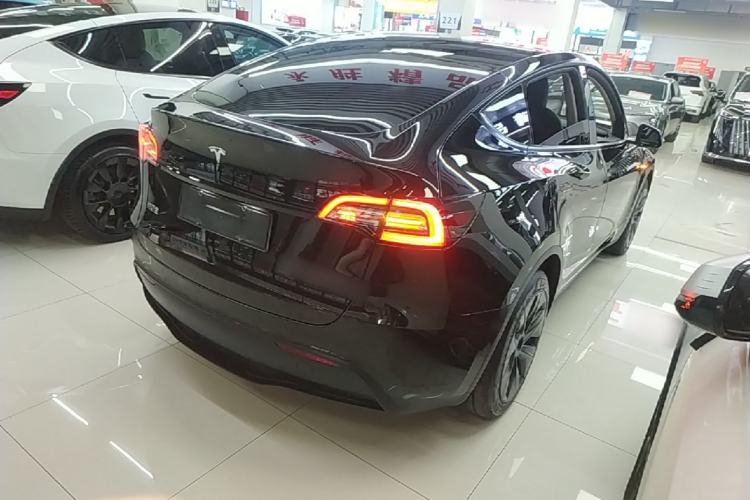 Used Tesla Model Y 2023 Rear-Wheel-Drive Version Rear Right 45 Deg