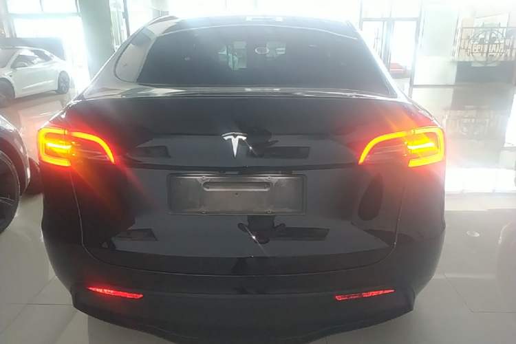 Used Tesla Model Y 2023 Long-Range All-Wheel-Drive Version Rear