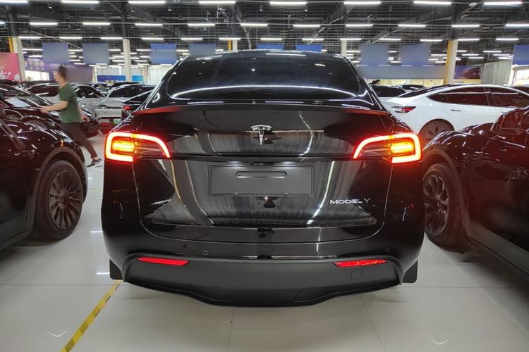 Used Tesla Model Y 2023 Long-Range All-Wheel-Drive Version Rear