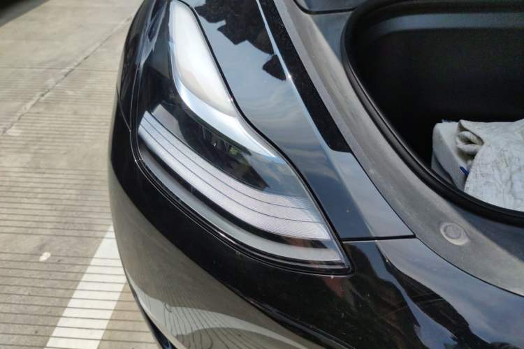 Used Tesla Model Y 2023 Long-Range All-Wheel-Drive Version Right Front Headlight