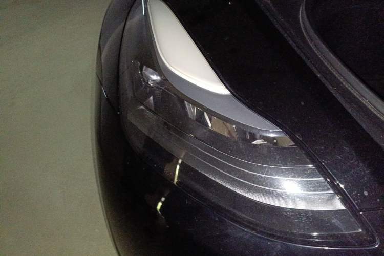Used Tesla Model Y 2023 Long-Range All-Wheel-Drive Version Right Front Headlight