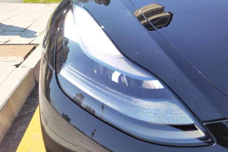 Used Tesla Model Y 2023 Long-Range All-Wheel-Drive Version Right Front Headlight