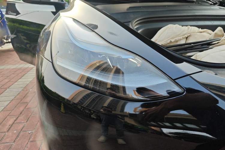 Used Tesla Model Y 2023 Long-Range All-Wheel-Drive Version Right Front Headlight