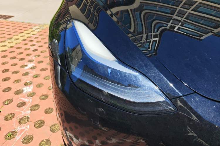 Used Tesla Model Y 2023 Long-Range All-Wheel-Drive Version Right Front Headlight