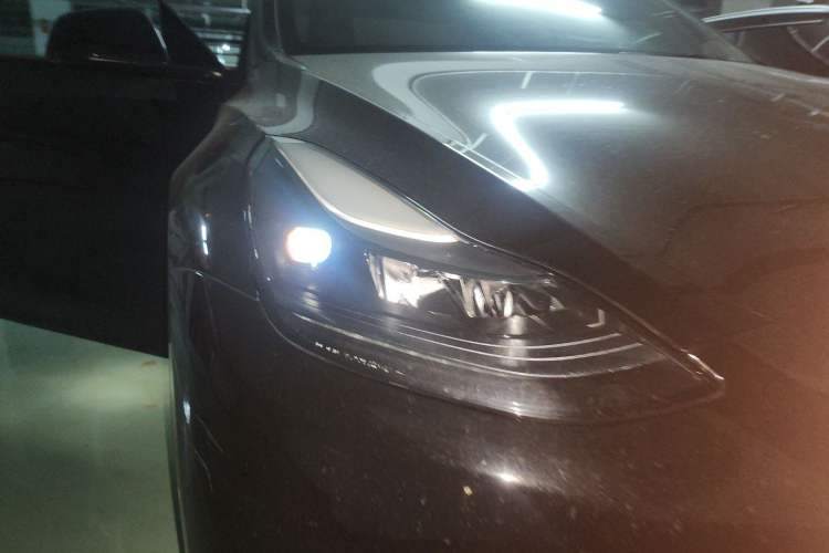 Used Tesla Model Y 2023 Long-Range All-Wheel-Drive Version Right Front Headlight