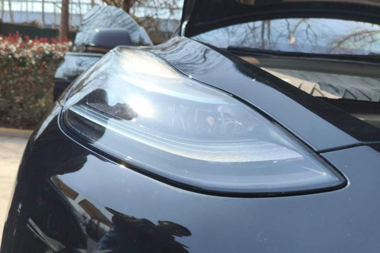 Used Tesla Model Y 2023 Rear-Wheel-Drive Version Right Front Headlight
