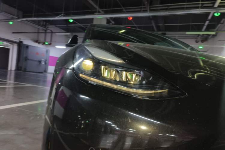 Used Tesla Model Y 2023 Rear-Wheel-Drive Version Right Front Headlight
