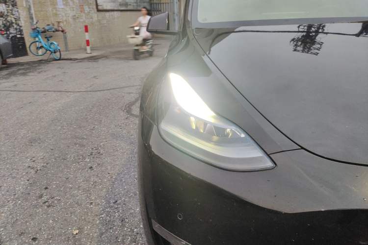 Used Tesla Model Y 2023 Long-Range All-Wheel-Drive Version Right Front Headlight