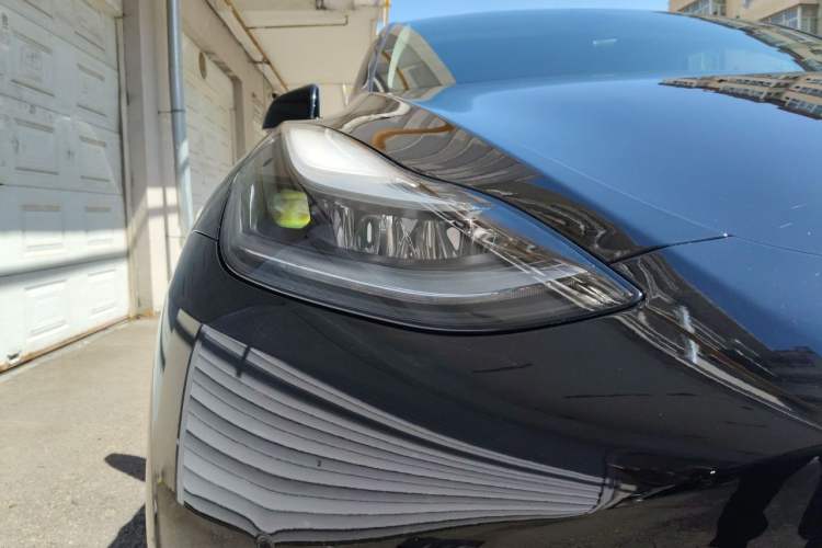Used Tesla Model Y 2023 Long-Range All-Wheel-Drive Version Right Front Headlight
