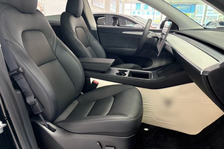 Used Tesla Model Y 2023 Rear-Wheel-Drive Version Right Front Seat