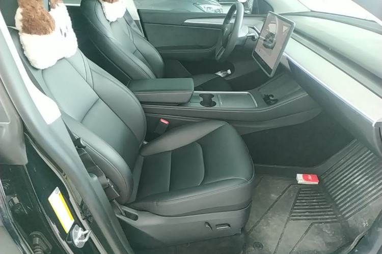 Used Tesla Model Y 2023 Rear-Wheel-Drive Version Right Front Seat