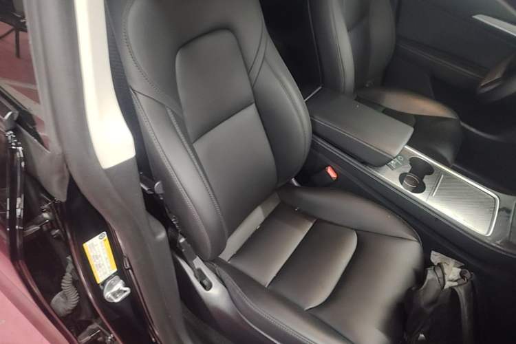 Used Tesla Model Y 2023 Long-Range All-Wheel-Drive Version Right Front Seat