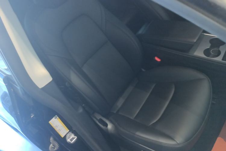 Used Tesla Model Y 2023 Long-Range All-Wheel-Drive Version Right Front Seat
