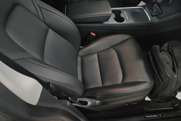 Used Tesla Model Y 2023 High-Performance All-Wheel-Drive Version Right Front Seat