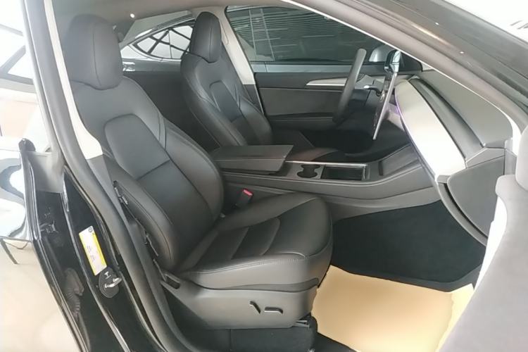 Used Tesla Model Y 2023 Rear-Wheel-Drive Version Right Front Seat