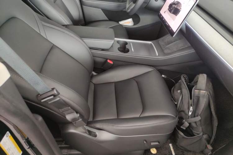 Used Tesla Model Y 2023 Rear-Wheel-Drive Version Right Front Seat