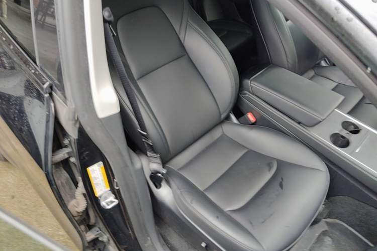 Used Tesla Model Y 2023 Rear-Wheel-Drive Version Right Front Seat